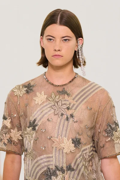 Look 16